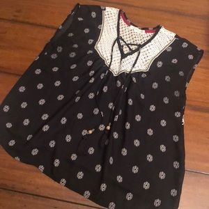 Rewind Lace Neckline Sheath Top - Size Large